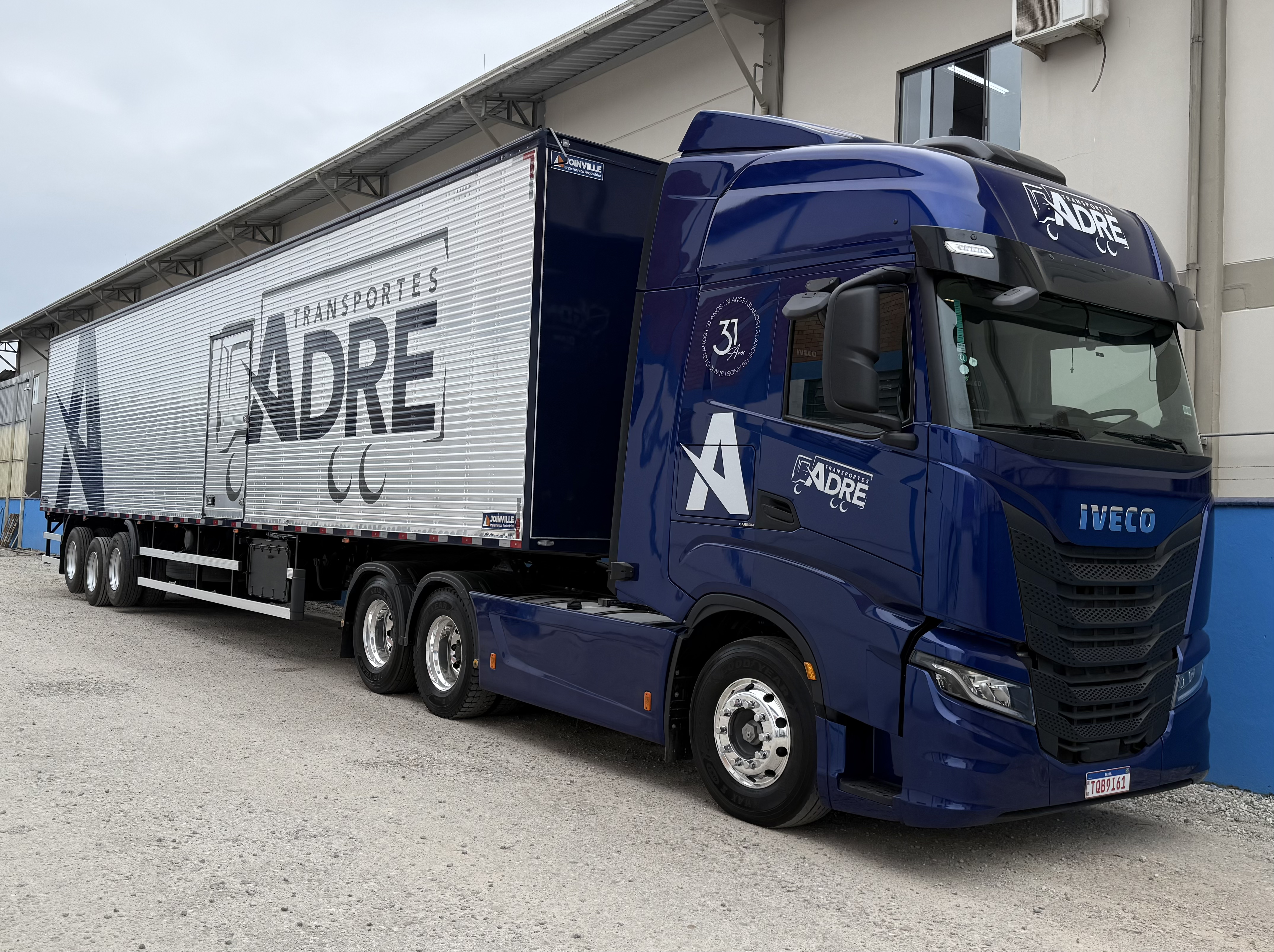 Caminhão Transportes Adre - Frota 4